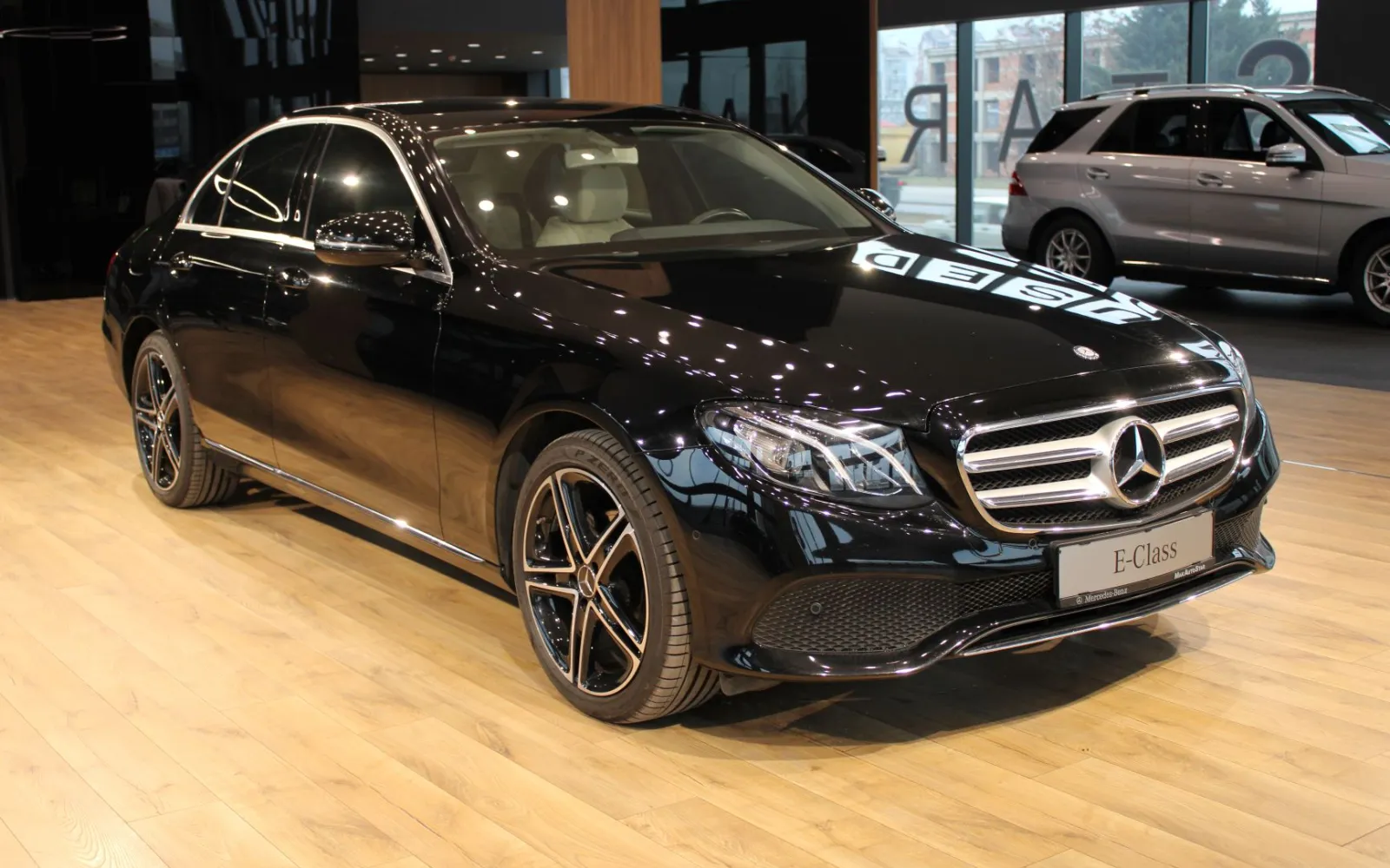 E 220d, 1 од 4