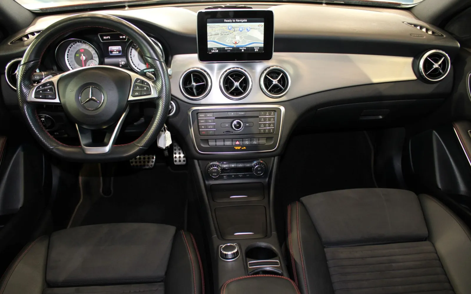 GLA 200d, 3 од 4