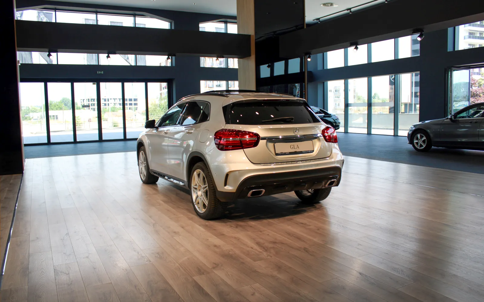 GLA 200, 2 од 4